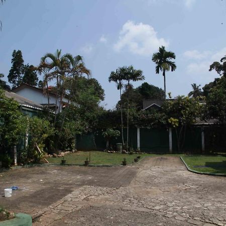 Antique Tourists Lodge Kandy Exterior foto