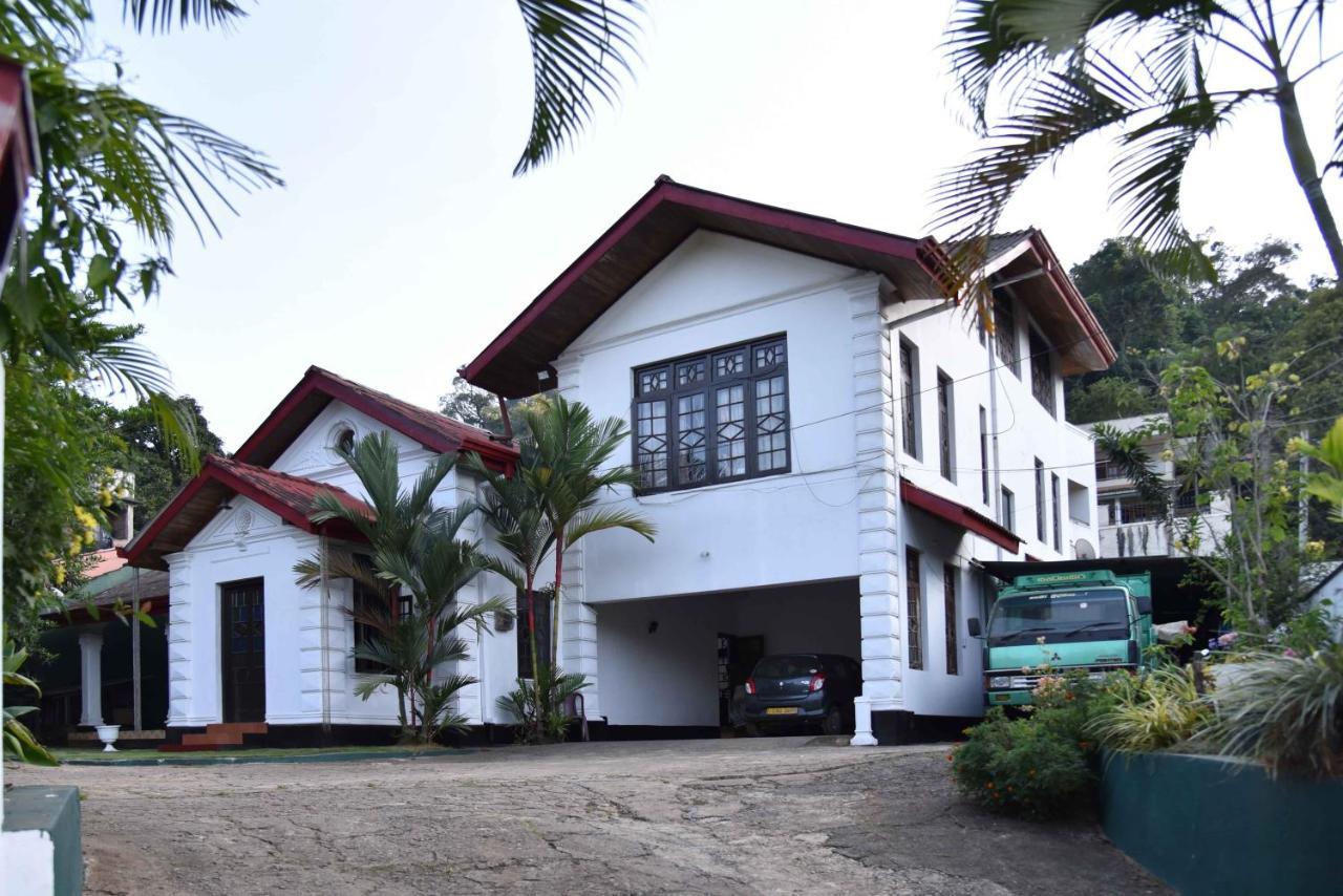 Antique Tourists Lodge Kandy Exterior foto