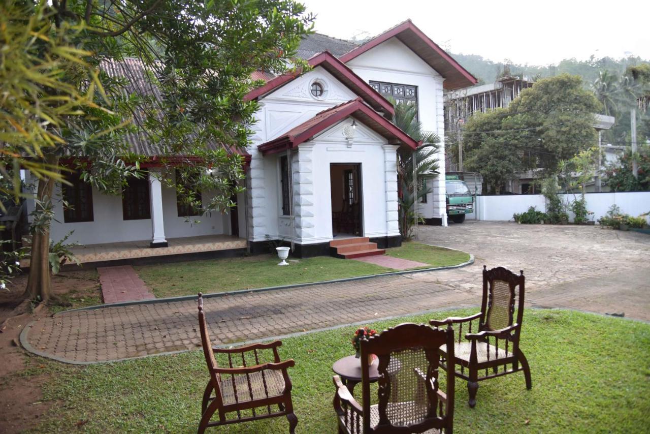 Antique Tourists Lodge Kandy Exterior foto